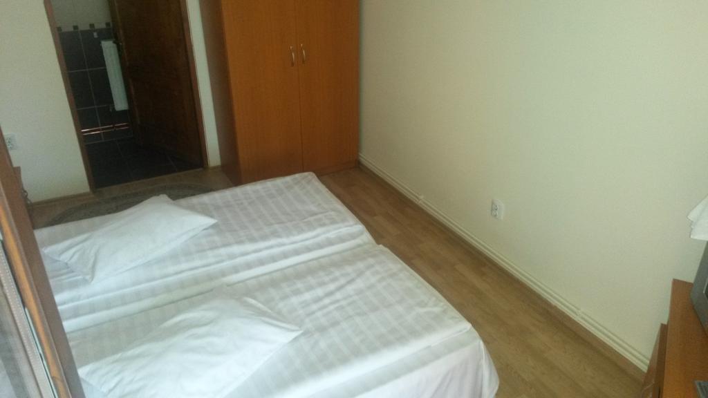 Pensiunea Adi Săpînţa Kamer foto