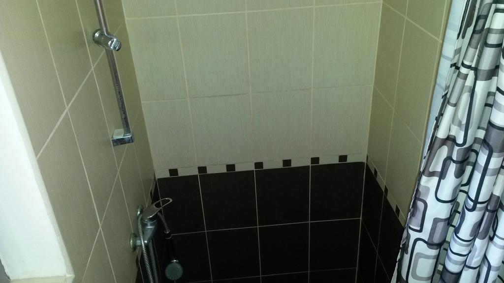 Pensiunea Adi Săpînţa Kamer foto